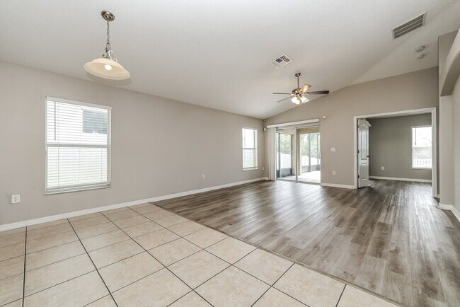 Foto del edificio - 509 Vista Ridge Dr