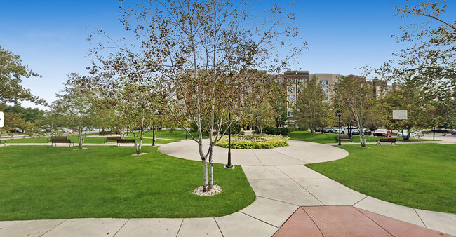 Building Photo - 6759 W Forest Preserve Dr