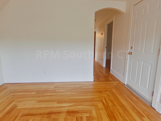 Building Photo - 2 Bedroom | 3rd Fl | Near Downtown Seymour