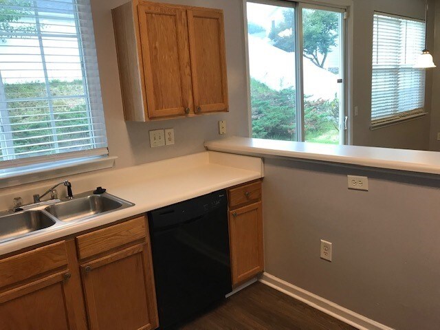 Foto del edificio - 8969 Meadowmont View Drive