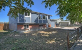 Building Photo - 495 Avenida del Cielo