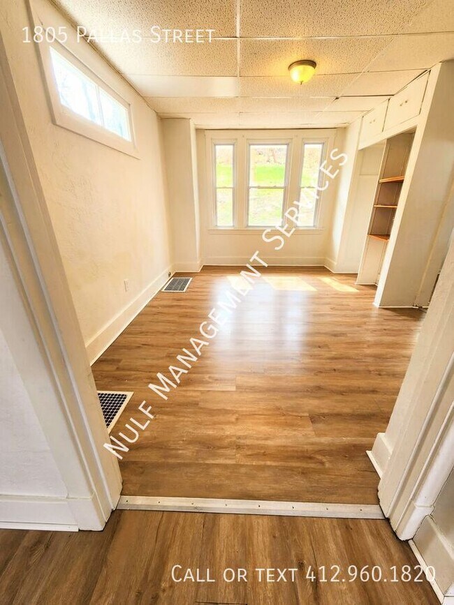 Foto del edificio - 1805 Pallas St