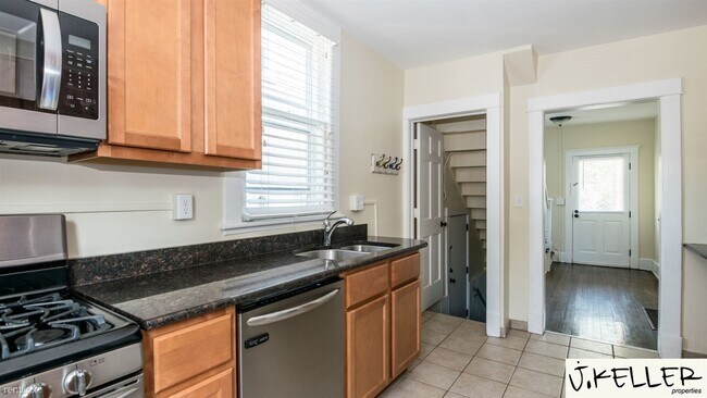 Foto del edificio - 4 br, 2 bath House - 221 W Mosley St