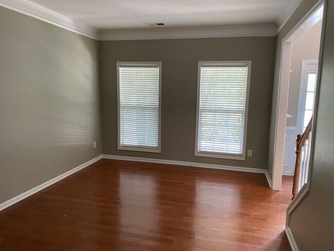 Building Photo - Grand 5 Bedroom Home in Harrisburg
