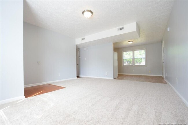 Foto del edificio - 3216 Tully Ln