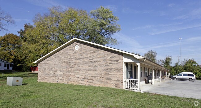 Foto del edificio - 2004 Whitaker Rd