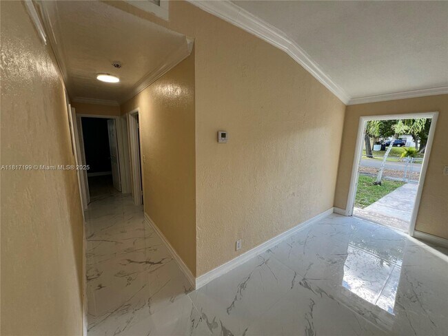 Foto del edificio - 1615 NW 16th St