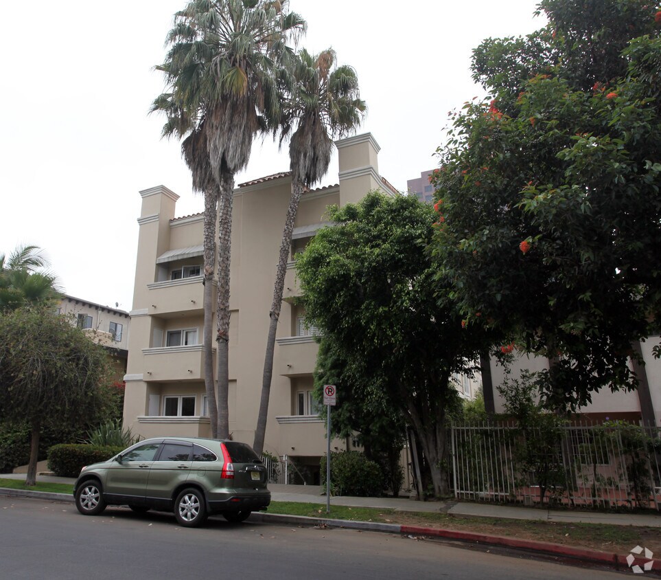 Building Photo - 11756 Kiowa Ave