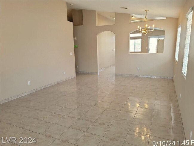 Building Photo - NLV SINGLE STORY WITH GORGEOUS TILE FLOORI...