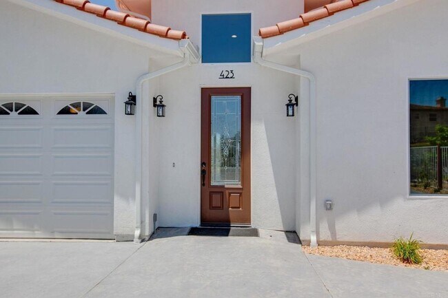 Building Photo - 423 Valley Heights Dr