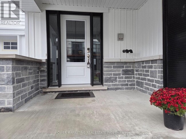 Building Photo - 903 Nova Private