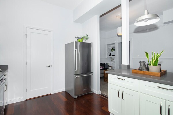 Building Photo - 800 Lyon St