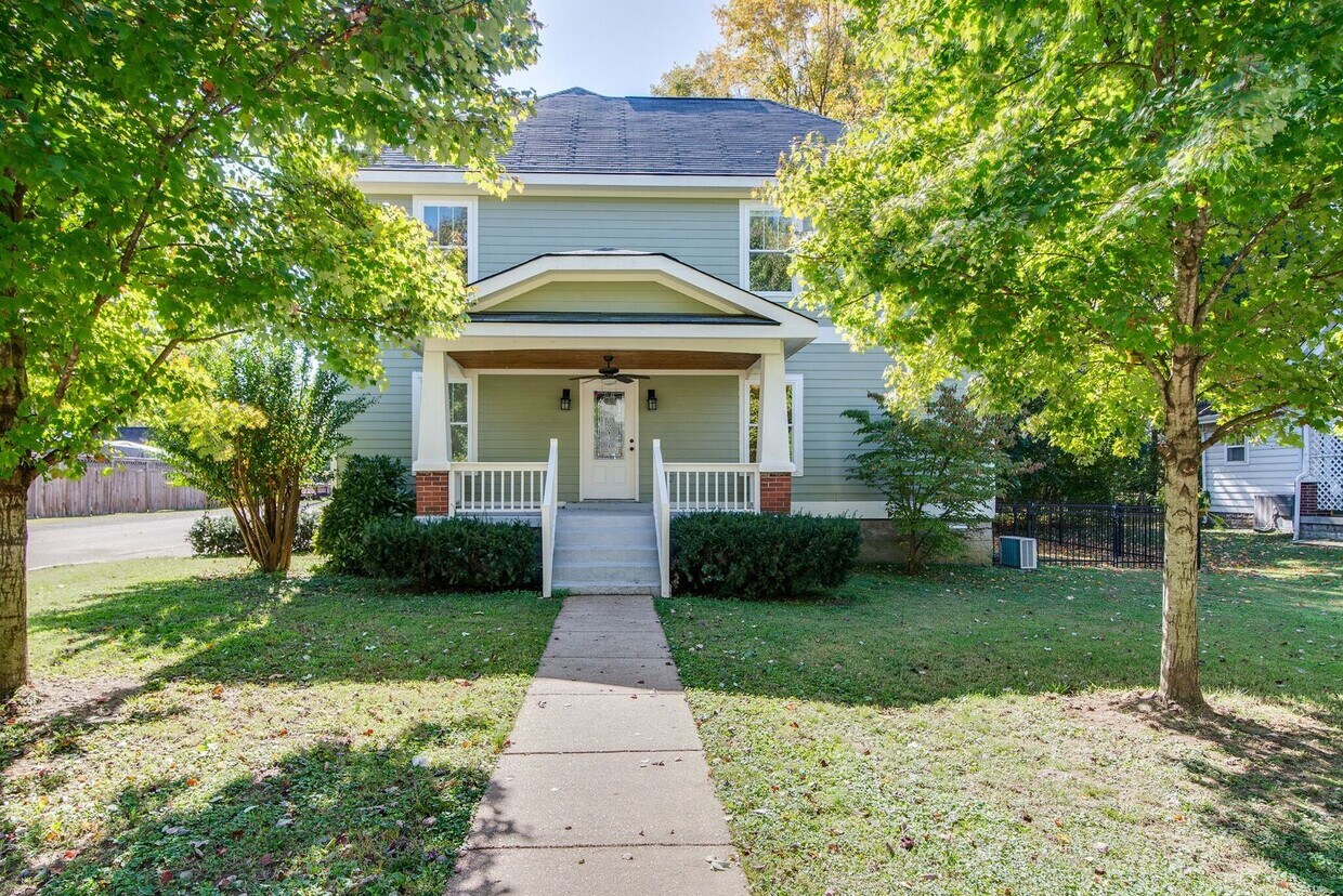 Primary Photo - Stunning Sylvan Park Home