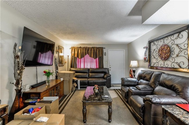 Building Photo - 815 Dominik Dr