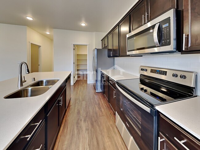 Foto del edificio - 630 Dudley St