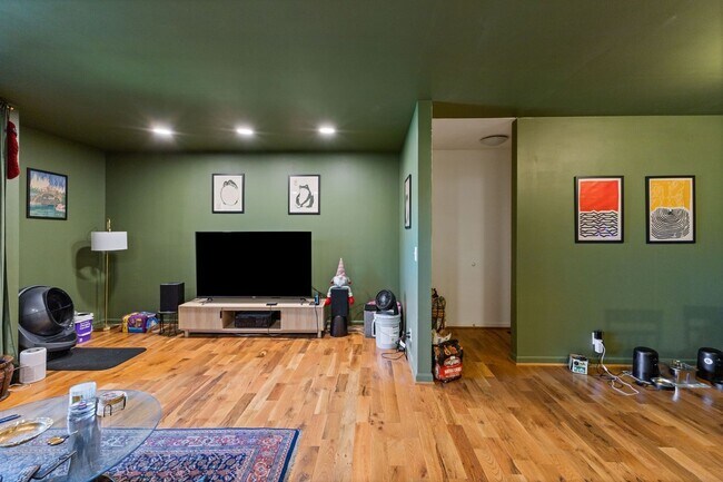 Foto del edificio - 515 Basswood Ave