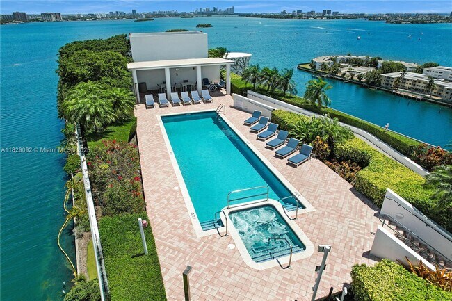 Foto del edificio - 7934 West Dr