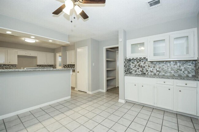 Building Photo - 29623 Raestone St