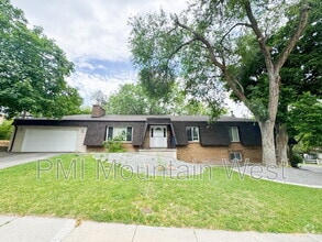 Building Photo - 2616 Towne Dr