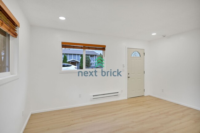 Building Photo - 1 Bed 1 Bath for Rent in Kenmore