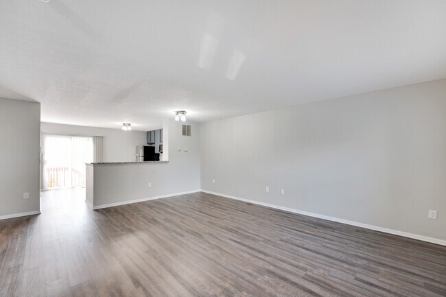Sala de estar - 5757 High Rock Dr