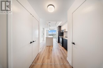 Building Photo - 5 York Garden Wy