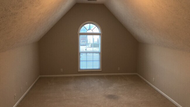 Foto del edificio - 3 BEDROOM with BONUS,  2.5 Bath, SIDE ENTRY GARAGE