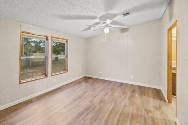 Foto del edificio - 9108 Eagle Nest Dr