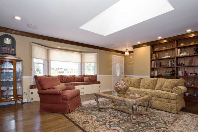 Building Photo - 10 Surry Hill Pl