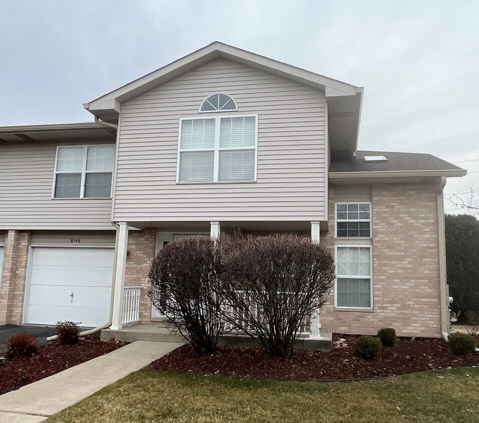 8140 160th St, Tinley Park, IL 60477 Townhome Rentals in Tinley Park