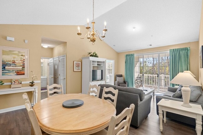 Foto del edificio - 6015 Catalina Dr