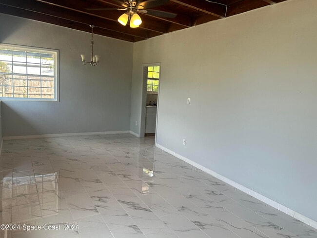 Building Photo - 1647 Dixie Way