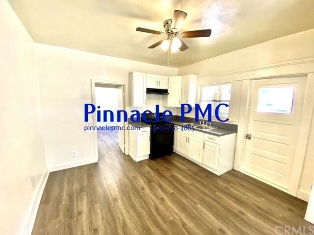 Building Photo - 928 N Loma Vista Dr