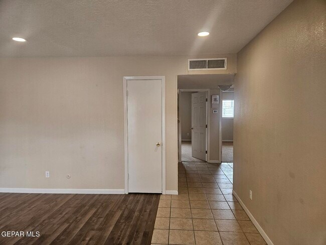 Foto del edificio - 6816 Alto Rey Ave