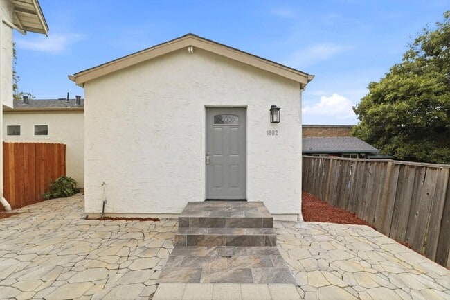 Building Photo - 1802 Ponca Ct