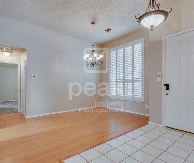Foto del edificio - $2600! Beautiful 3 Bed, 2 Bath home in desirable PLANO! Tour Now!