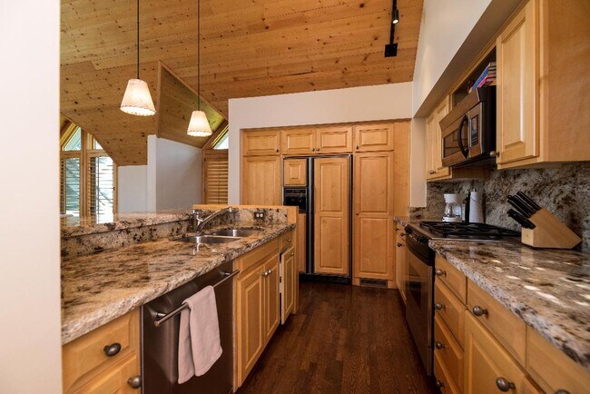 Foto del edificio - 2636 Fairways Pl W