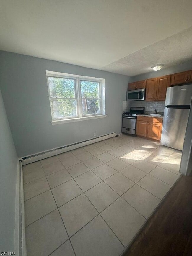 Foto del edificio - 711 Plainfield Ave