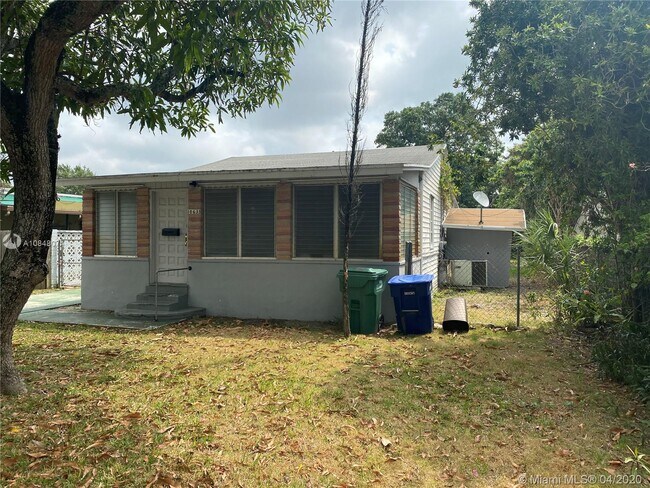 Foto del edificio - 10633 NW 6th Ave