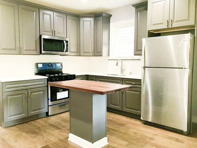 Foto del edificio - 2928 N Hamlin Ave