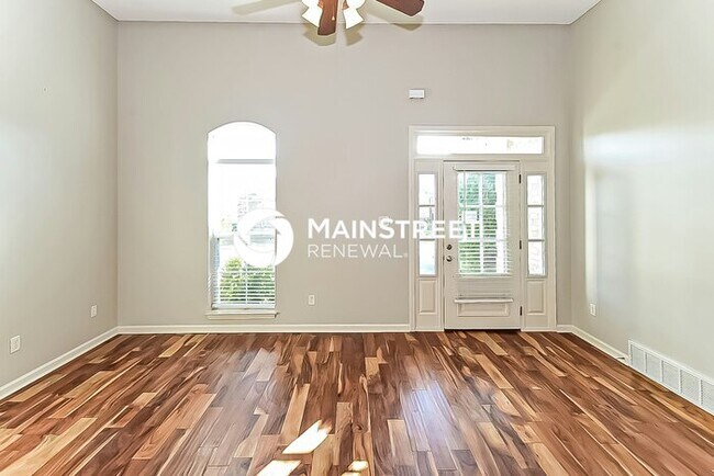 Building Photo - 3 Bedroom Pet-Friendly Home in Memphis, TN with Main Street Renewal