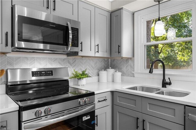 Foto del edificio - Beautiful, Spacious 5Bedroom Home in Virginia Beach