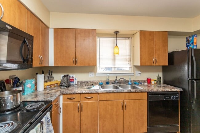 Foto del edificio - Fourplex in great central location!