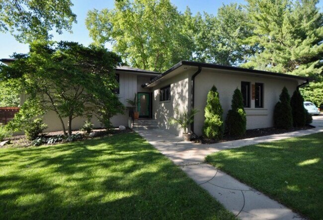 Building Photo - 3100 Prescott Ave