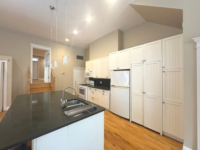 Building Photo - 4207 N Elston Ave