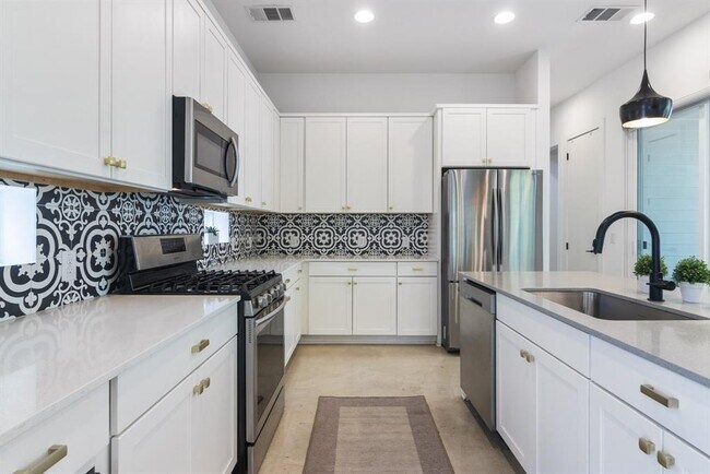 Foto del edificio - 6305 Hergotz Ln