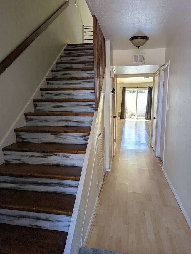 Foto del edificio - 5831 N 8th Pl