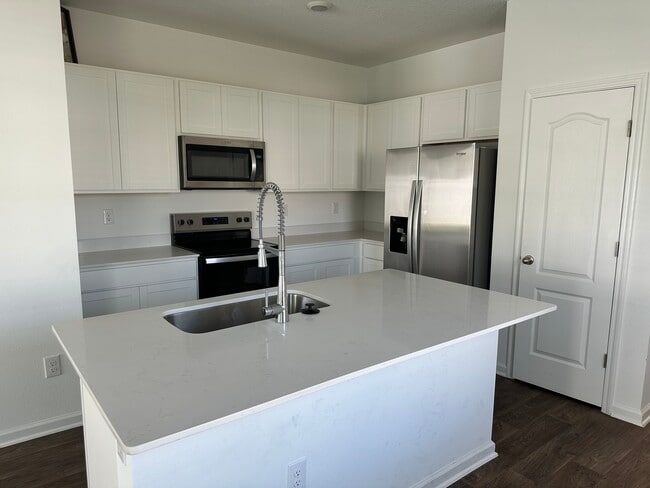 Building Photo - 5941 Lake Dr