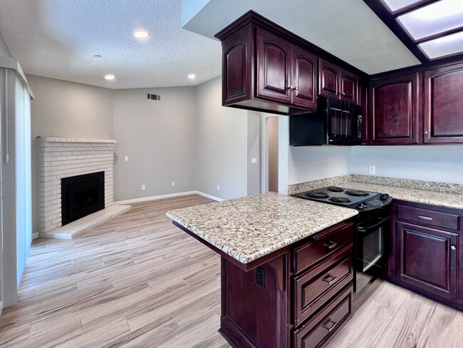 Building Photo - $2,850 Shaw & Academy 4 Bedroom / 2 Bathro...