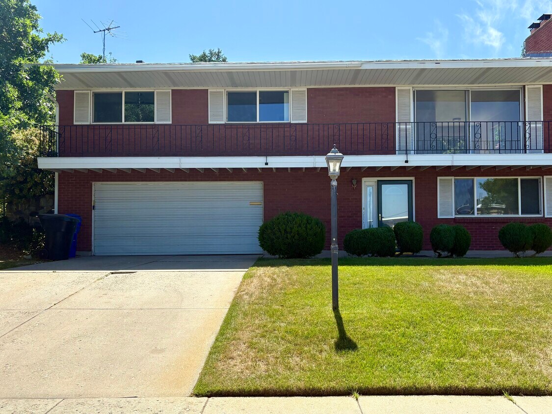 Primary Photo - 1833 S Jeri Dr